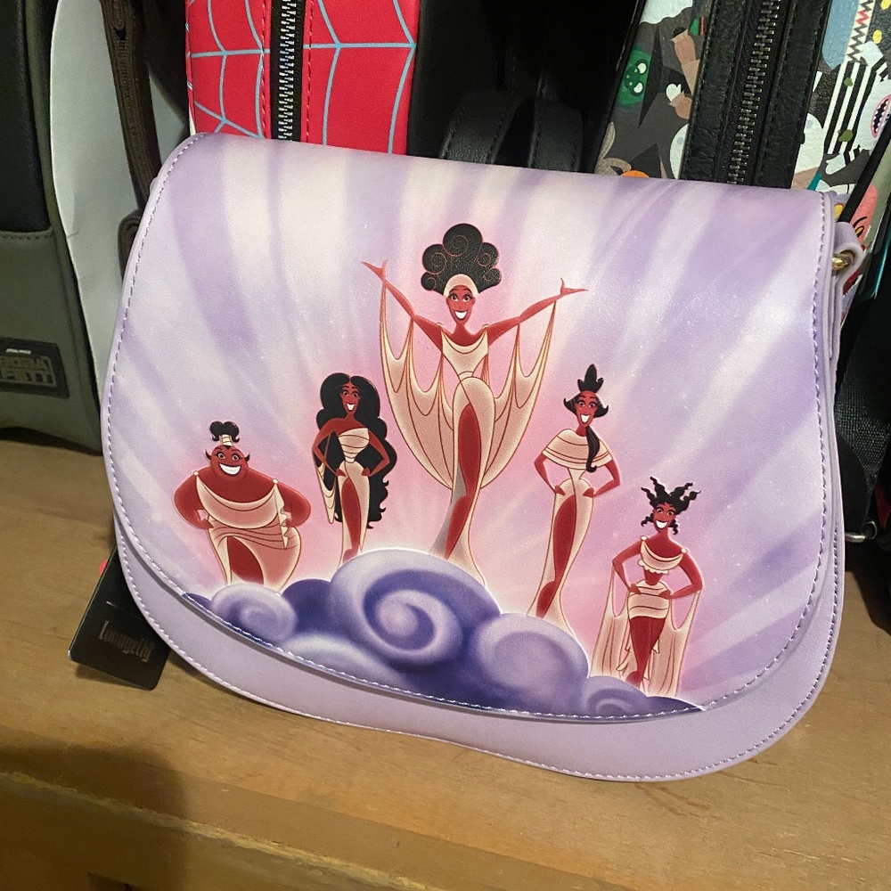 Hardtag crossbody